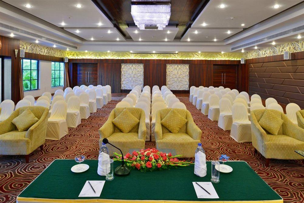 The Corinthians Resort And Club Pune Zewnętrze zdjęcie The Royal Hall