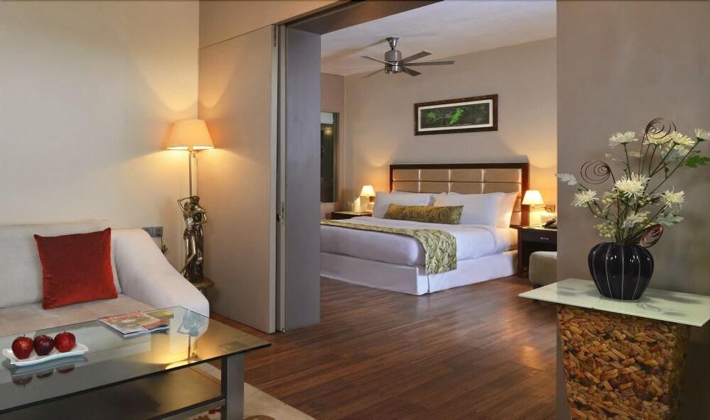 The Corinthians Resort And Club Pune Zewnętrze zdjęcie Suite