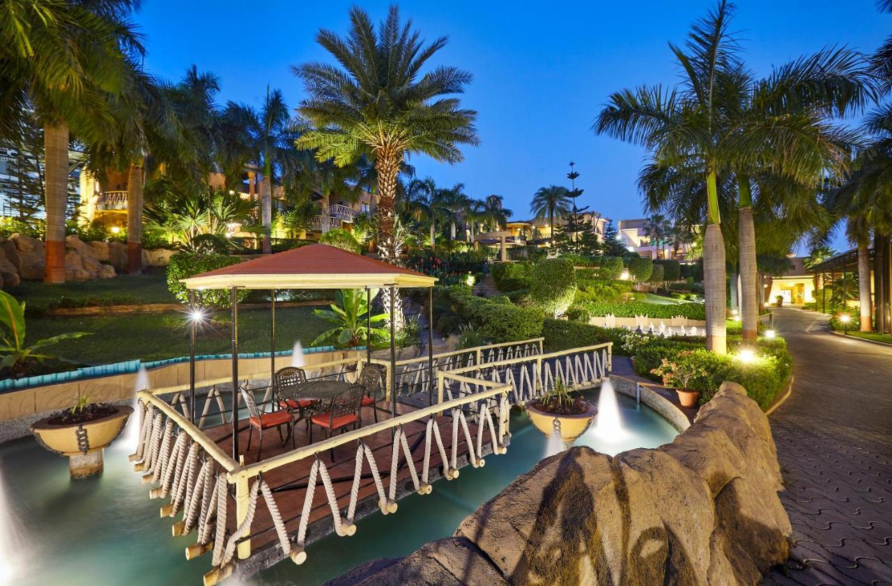 The Corinthians Resort And Club Pune Zewnętrze zdjęcie The Mirage