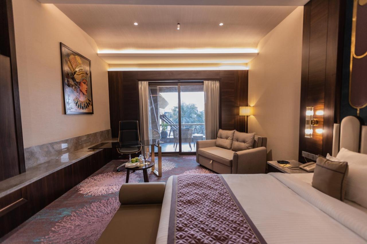 The Corinthians Resort And Club Pune Zewnętrze zdjęcie A room at the Taj Bengal
