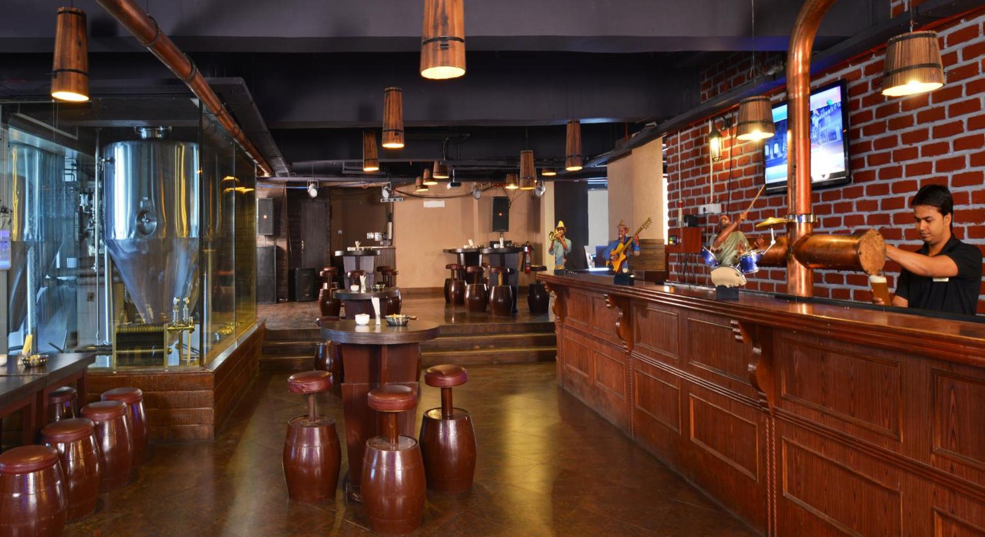 The Corinthians Resort And Club Pune Zewnętrze zdjęcie The bar at the brewery