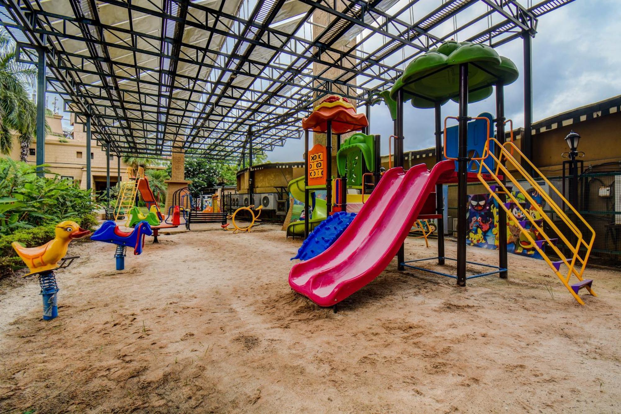The Corinthians Resort And Club Pune Zewnętrze zdjęcie Playground at the resort