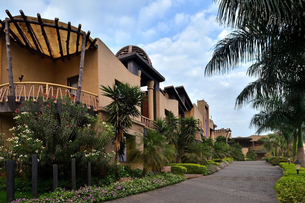 The Corinthians Resort And Club Pune Zewnętrze zdjęcie The Taj Bengal