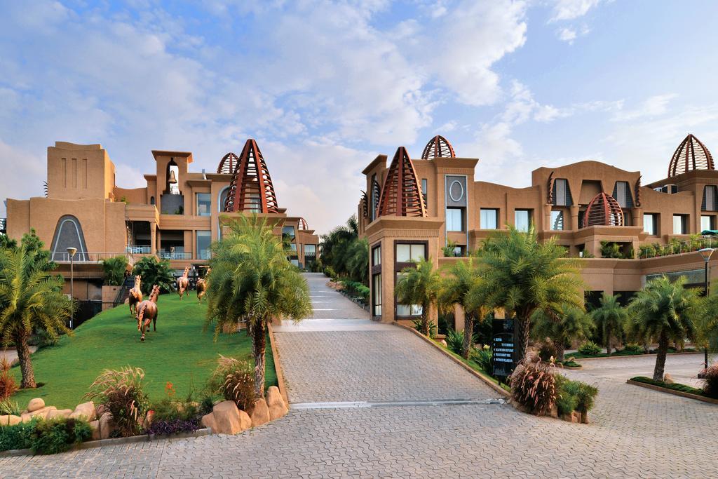 The Corinthians Resort And Club Pune Zewnętrze zdjęcie The Palm, Greater Noida