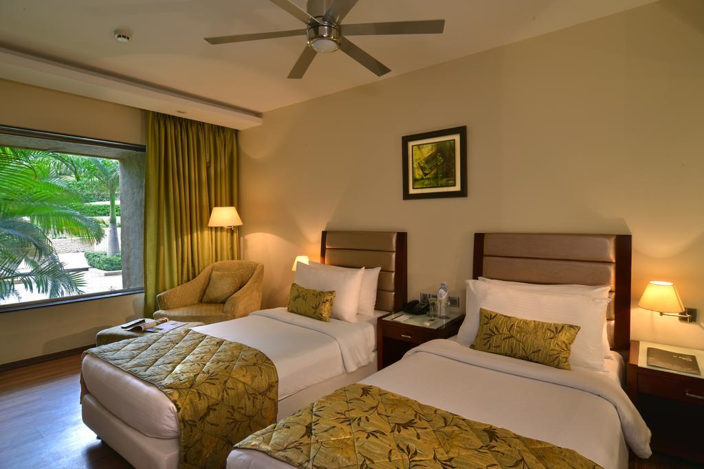 The Corinthians Resort And Club Pune Zewnętrze zdjęcie A room at the Taj Bengal